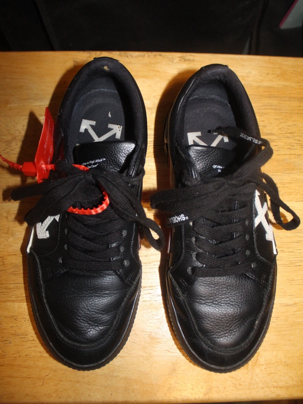 Off-White Black Leather Low-Top Sneakers with White Arrow & Striped Midsole - Picture 2 of 11